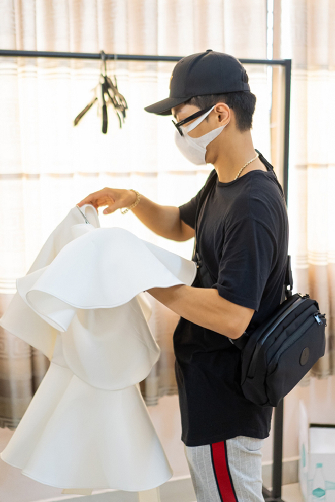 Sự thật đằng sau bức ảnh “lôi thôi” về chồng trẻ kém 12 tuổi của Khánh Thi - Ảnh 5. Sự thật đằng sau bức ảnh “lôi thôi” về chồng trẻ kém 12 tuổi của Khánh Thi - Ảnh 5.