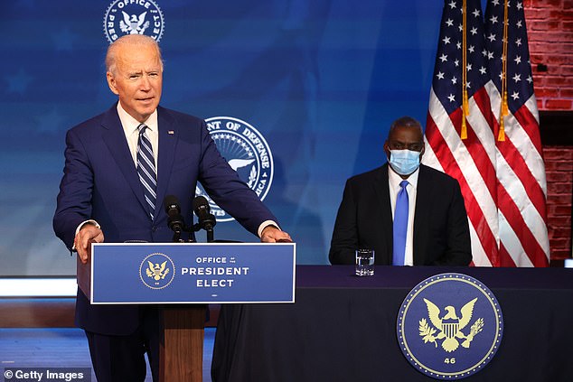 Rạn nứt giữa ông Biden và phe Dân chủ sau đề cử Bộ trưởng Quốc phòng - Ảnh 1.