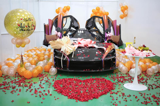 Đẳng cấp đại gia Sài Gòn: Một năm tậu 2 siêu xe hơn 100 tỷ tặng vợ - Ảnh 3.