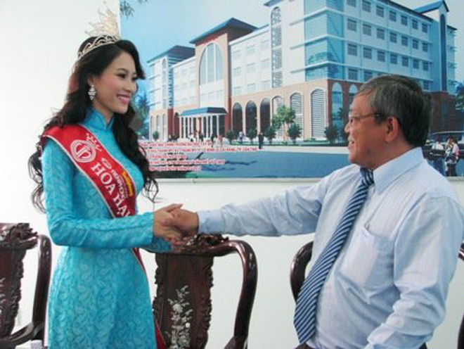 Loạt ảnh Đặng Thu Thảo về thăm trường gây sốt, netizen bỗng tranh cãi nảy lửa và bất ngờ réo tên Hoa hậu Đỗ Thị Hà - Ảnh 2.