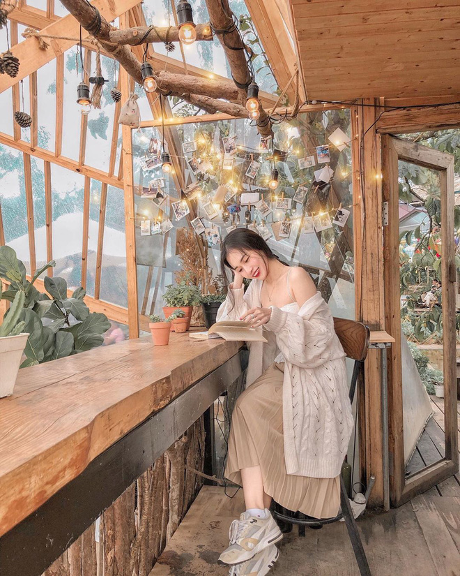 Choáng váng trước cảnh du khách chen kín lối tại tiệm cà phê hot nhất Đà Lạt, cuối tuần muốn đến đây phải nhớ… coi ngày! - Ảnh 3. Choáng váng trước cảnh du khách chen kín lối tại tiệm cà phê hot nhất Đà Lạt, cuối tuần muốn đến đây phải nhớ… coi ngày! - Ảnh 3.