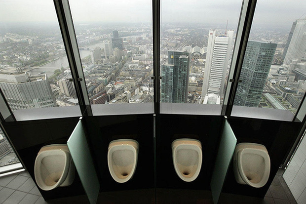 Những nhà vệ sinh có view đẹp nhất thế giới, nhìn qua cứ ngỡ chỗ để chill hay check-in cực sang xịn mịn - Ảnh 14.