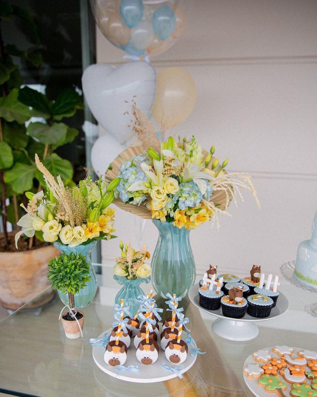 Thiên thần Kaka cùng bà xã khoe diện mạo của nhóc tì bé bỏng, dân tình không ngừng xuýt xoa: Mỹ nhân tương lai là đây chứ đâu - Ảnh 4. Thiên thần Kaka cùng bà xã khoe diện mạo của nhóc tì bé bỏng, dân tình không ngừng xuýt xoa: Mỹ nhân tương lai là đây chứ đâu - Ảnh 4.