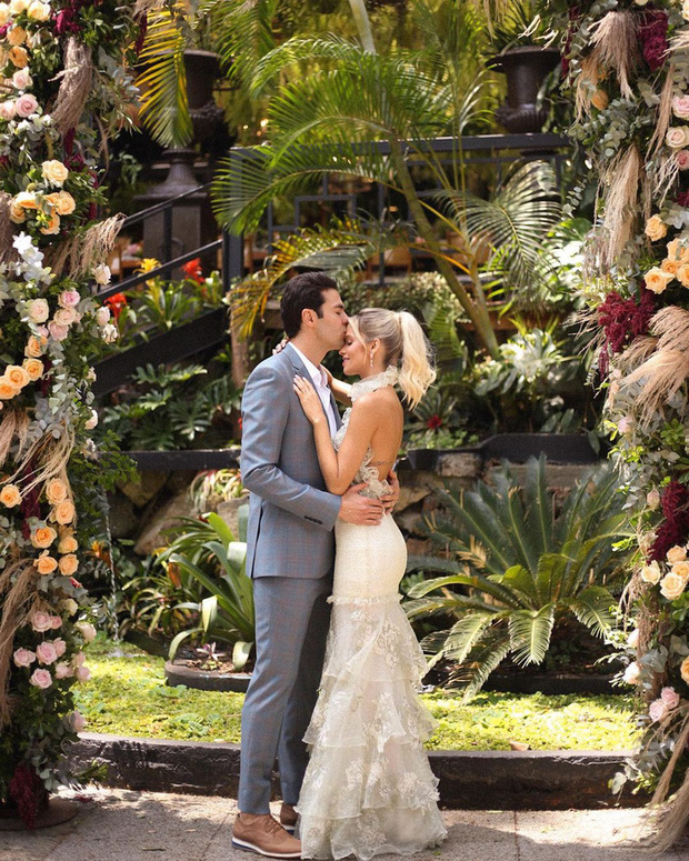 Thiên thần Kaka cùng bà xã khoe diện mạo của nhóc tì bé bỏng, dân tình không ngừng xuýt xoa: Mỹ nhân tương lai là đây chứ đâu - Ảnh 7. Thiên thần Kaka cùng bà xã khoe diện mạo của nhóc tì bé bỏng, dân tình không ngừng xuýt xoa: Mỹ nhân tương lai là đây chứ đâu - Ảnh 7.