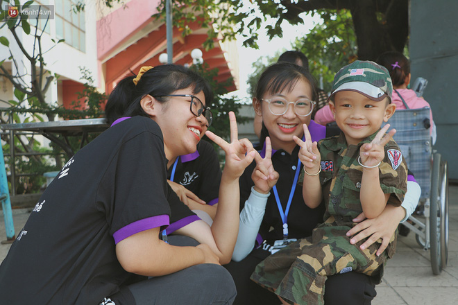 Chàng trai hơn 22 năm đi làm chuyện bao đồng, giúp đỡ người khuyết tật: Nhìn họ vui mình cũng thấy ấm lòng - Ảnh 7.