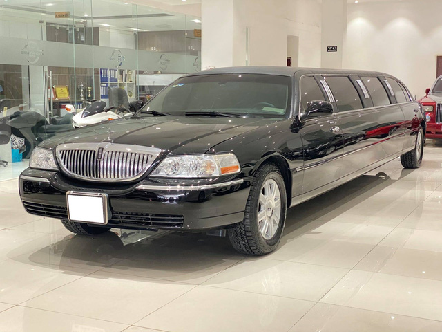 Giữ mới cả thập kỷ, chủ nhân hàng hiếm limousine bán xe với giá chỉ 2,6 tỷ đồng - Ảnh 6.
