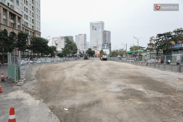 Nâng đường chống ngập ở Sài Gòn, nhà dân biến thành “hầm”: Mỗi lần chui ra chui vào lại đụng đầu, bỏ 100 triệu nâng nền - Ảnh 15.
