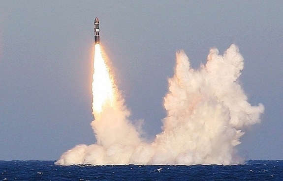 Nga hoàn thành sự kết hợp ‘đáng sợ’ giữa tên lửa Bulava và tàu ngầm Borey - Ảnh 1.