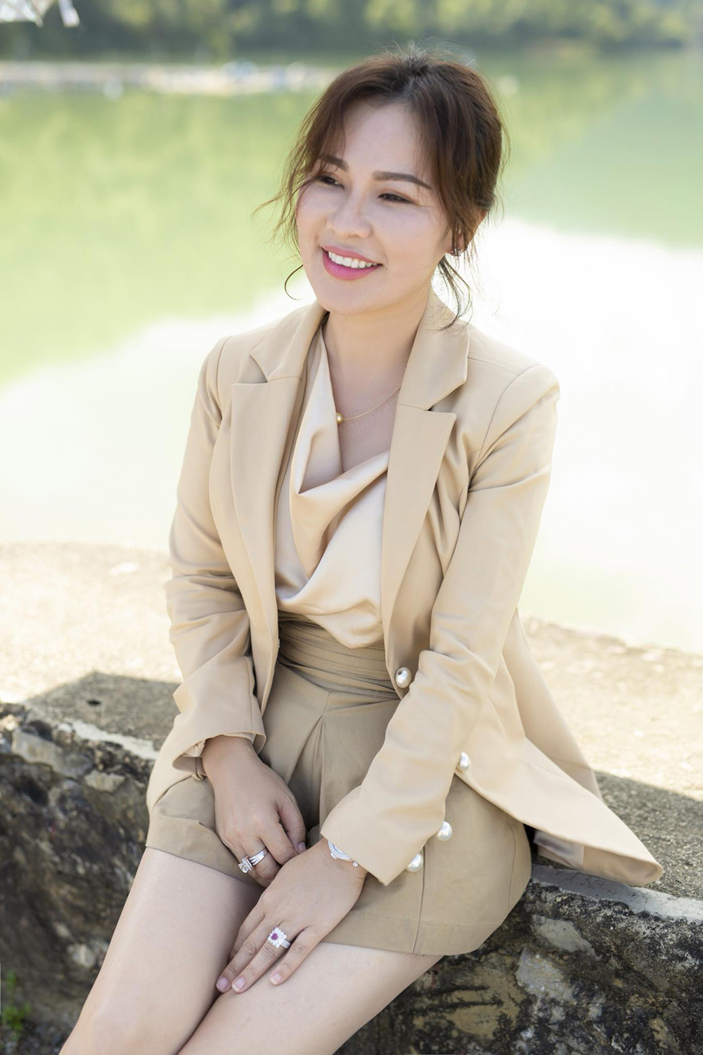 Hình ảnh đời thường của vợ diễn viên Quý Bình: Lúc sang chảnh khi lại giản dị bất ngờ - Ảnh 13. Hình ảnh đời thường của vợ diễn viên Quý Bình: Lúc sang chảnh khi lại giản dị bất ngờ - Ảnh 13.