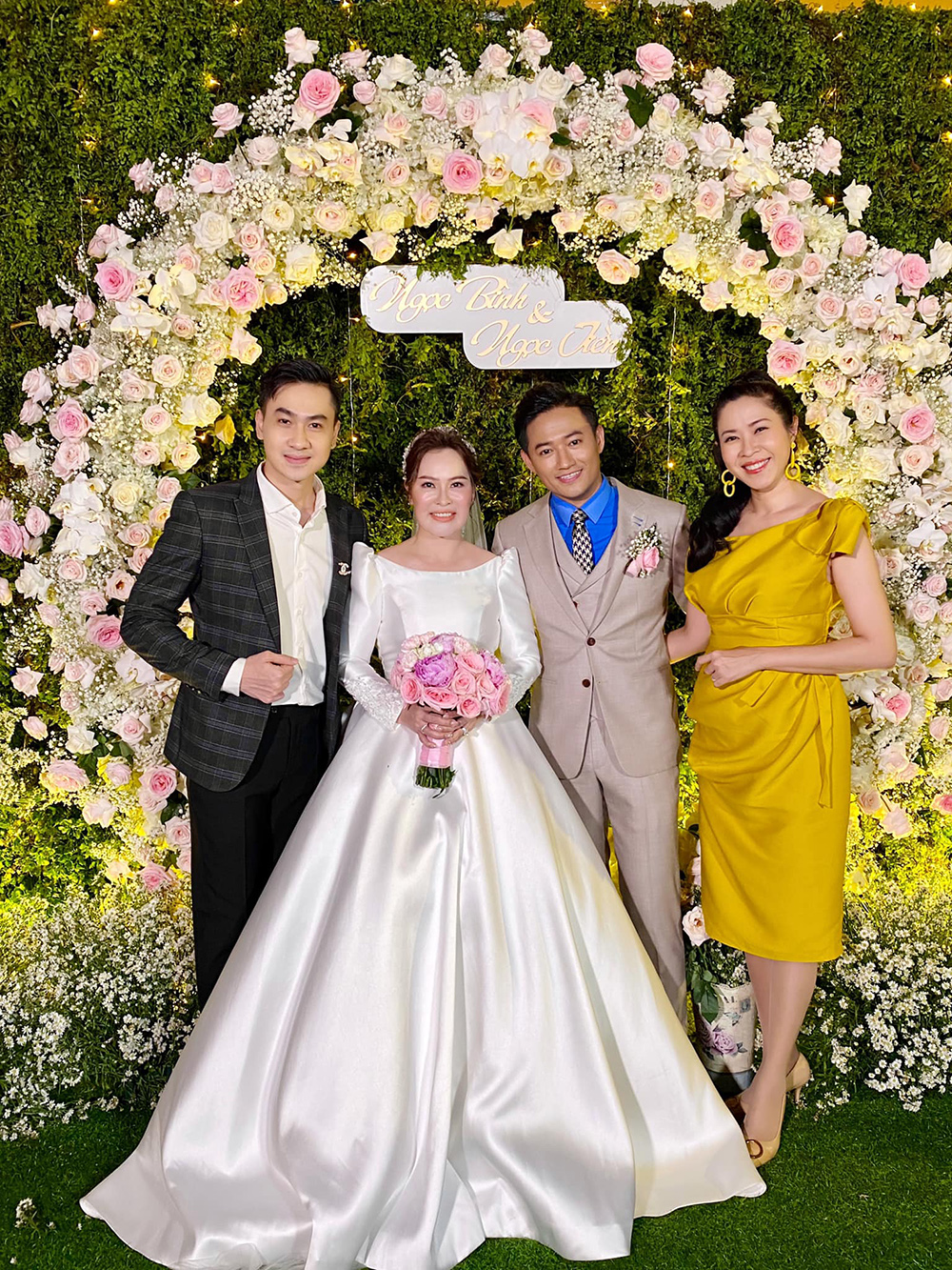 Hình ảnh đời thường của vợ diễn viên Quý Bình: Lúc sang chảnh khi lại giản dị bất ngờ - Ảnh 4. Hình ảnh đời thường của vợ diễn viên Quý Bình: Lúc sang chảnh khi lại giản dị bất ngờ - Ảnh 4.