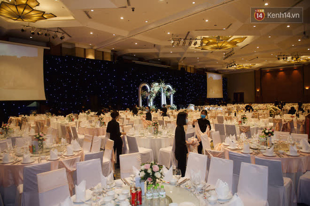 Những hình ảnh đầu tiên về tiệc cưới tại khách sạn hạng sang của MC Thu Hoài và chồng CEO - Ảnh 2.