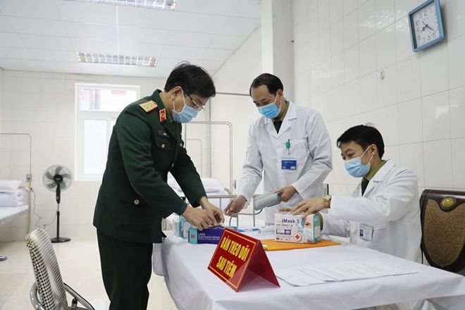 Những hình ảnh đầu tiên tiêm thử nghiệm vaccine COVID-19 tại Việt Nam - Ảnh 4.