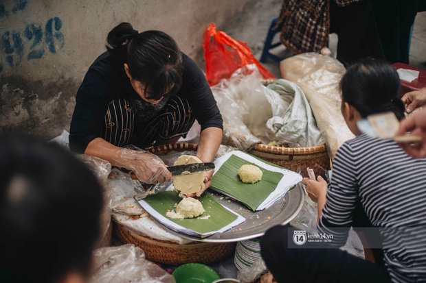 Truy lùng hàng xôi xéo hot nhất nhì Hà Nội, lên cả truyền hình Hàn Quốc vì cách gói xôi gây hoa mắt - Ảnh 6.