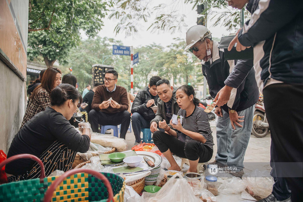 Truy lùng hàng xôi xéo hot nhất nhì Hà Nội, lên cả truyền hình Hàn Quốc vì cách gói xôi gây hoa mắt - Ảnh 7.