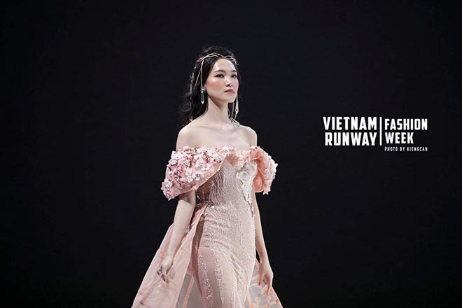 Cuộc sống thăng trầm của hoa hậu Việt Nam bị chê học kém, khổ sở vì tin đồn cặp đại gia - Ảnh 4.