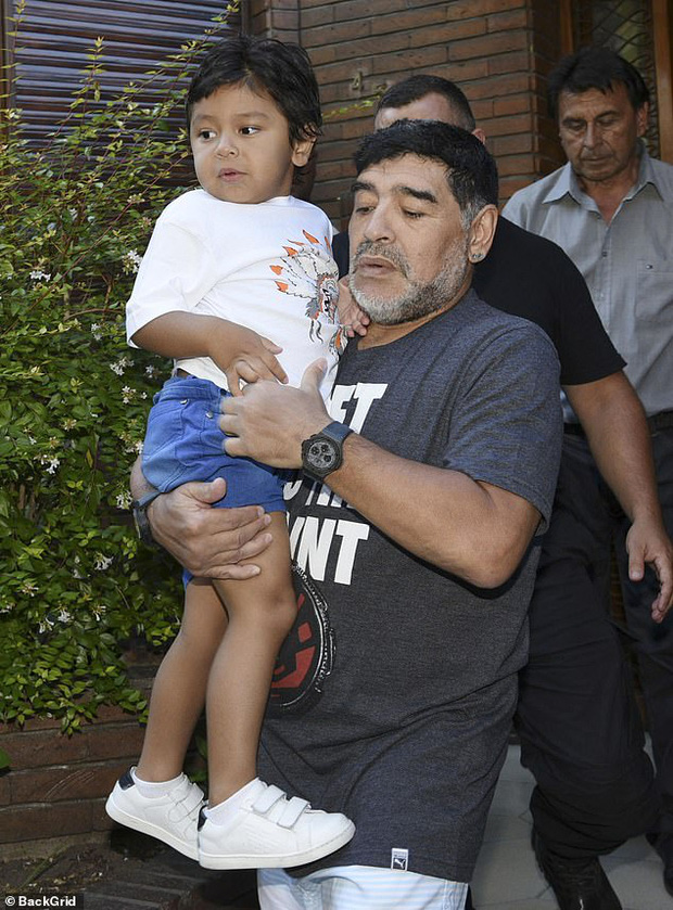 Lời nhắn cuối cùng của huyền thoại Maradona gửi cho bạn trai của tình cũ trước lúc mất: Hãy chăm sóc cô ấy và thiên thần nhỏ của tôi - Ảnh 2.
