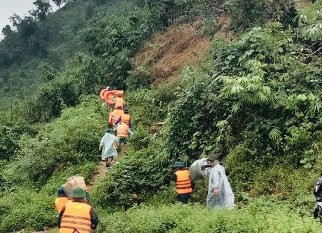 Nhóm du khách mắc kẹt, mất liên lạc trên núi Tà Giang đã trở về an toàn - Ảnh 3.
