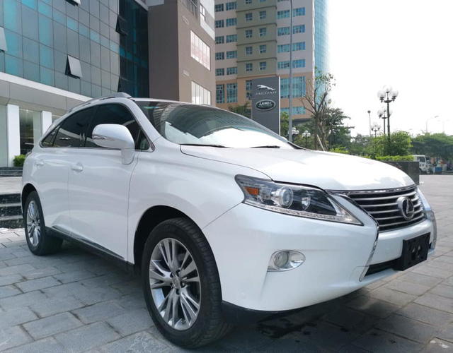 7 năm chạy hơn 60.000km, Lexus RX 350 cũ vẫn đắt giá hơn Mercedes-Benz GLC mới cả trăm triệu đồng - Ảnh 1.