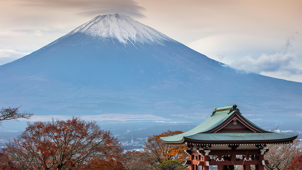 Núi Phú Sĩ trông khác thường so với mọi năm khiến dân mạng Nhật Bản hoang mang, sợ đại họa núi lửa lại phun trào - Ảnh 1.