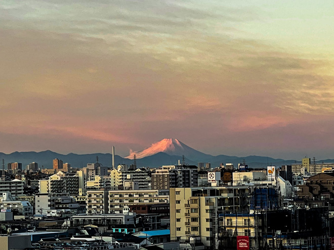 Núi Phú Sĩ trông khác thường so với mọi năm khiến dân mạng Nhật Bản hoang mang, sợ đại họa núi lửa lại phun trào - Ảnh 5.