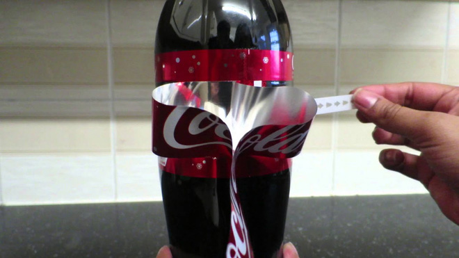 Ra mắt sản phẩm dành riêng cho Giáng sinh, Coca-Cola Nhật Bản “gây bão” toàn thế giới bởi chi tiết cực sáng tạo này - Ảnh 6.