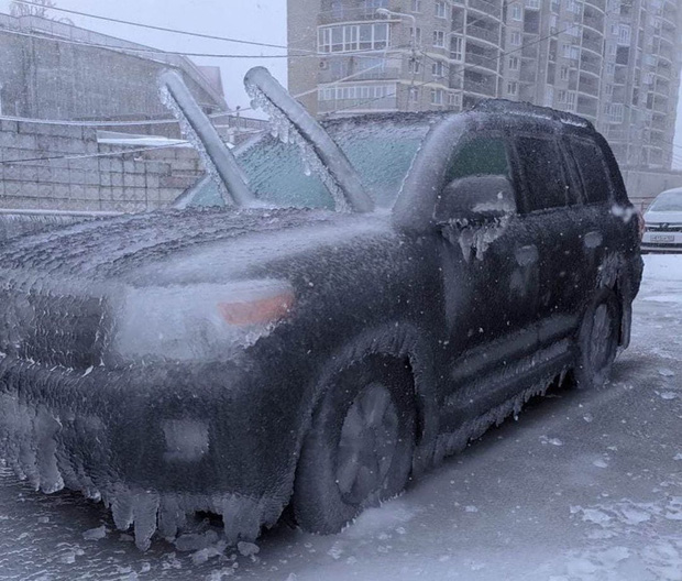 Loạt hình ảnh trong mùa đông khắc nghiệt, băng tuyết trắng xoá ở nước Nga chỉ nhìn thôi cũng đủ thấy rét run cầm cập - Ảnh 13.
