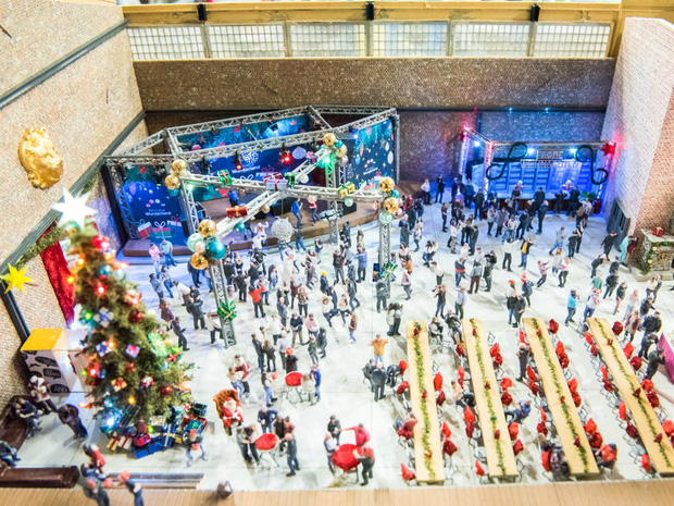 Khi mùa Noel vẫn trùng mùa dịch Covid-19: Nhìn ảnh để thấy thế giới thực sự đang đón một Giáng sinh kỳ lạ nhất từ trước đến nay - Ảnh 17.