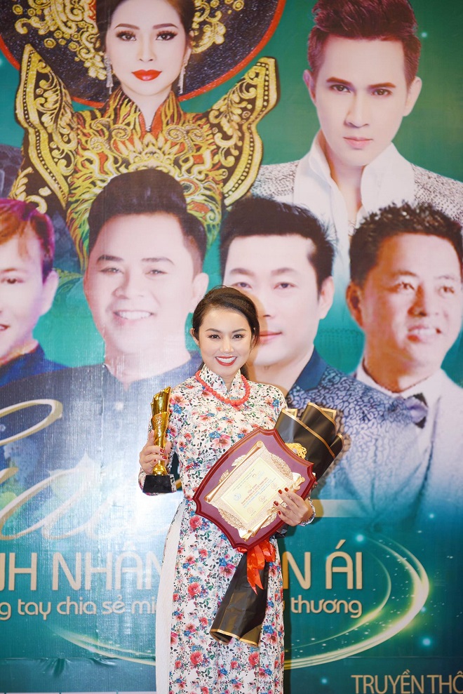 Ca sĩ Amy Lê Anh được trao danh hiệu Đại sứ ca sĩ nhân ái của năm - Ảnh 2.