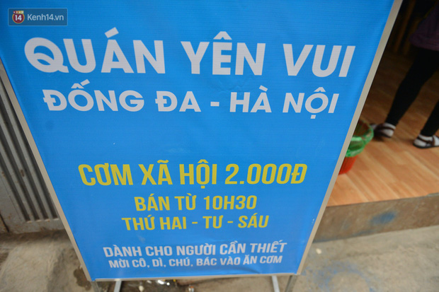 Quán cơm đặc biệt 2 nghìn đồng ở Hà Nội: “Mời cô, dì, chú, bác vào ăn cơm - Ảnh 1.