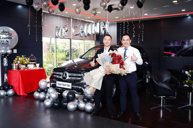 Gặp sale Mercedes được khách hàng cũ tặng xe gần 2 tỷ đồng: Nếu biết, tôi sẽ không nhận - Ảnh 2.