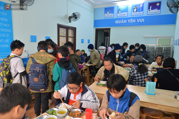 Quán cơm đặc biệt 2 nghìn đồng ở Hà Nội: “Mời cô, dì, chú, bác vào ăn cơm - Ảnh 17.