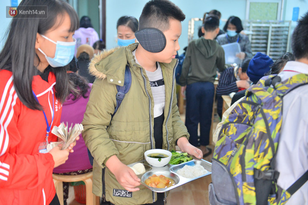 Quán cơm đặc biệt 2 nghìn đồng ở Hà Nội: “Mời cô, dì, chú, bác vào ăn cơm - Ảnh 18.