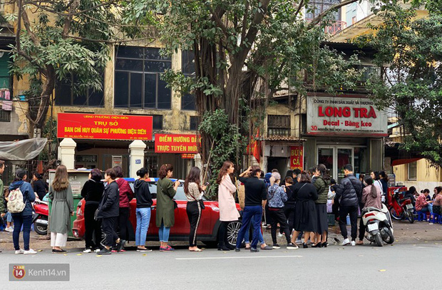 Hàng bún cá chấm nổi tiếng xếp hàng dài cả cây số ngoài Hà Nội bỗng xuất hiện tại Sài Gòn, tưởng là chi nhánh 2 nhưng hoá ra không phải? - Ảnh 4.