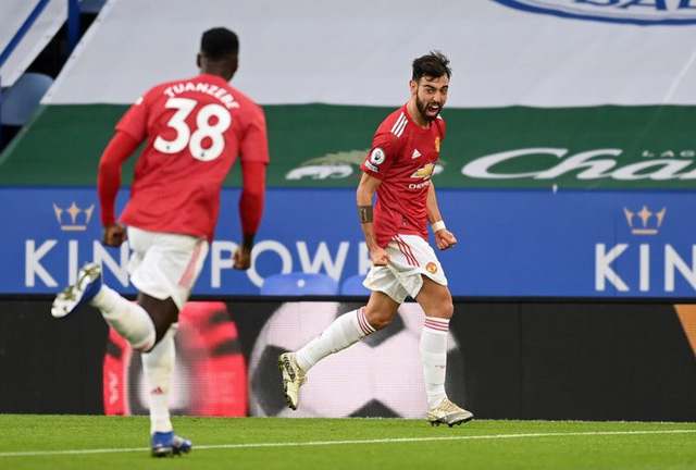 Bruno Fernandes sánh ngang Cristiano Ronaldo tại Premier League - Ảnh 1.