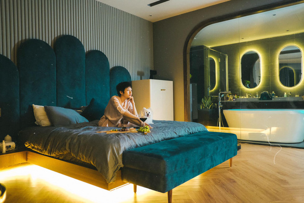 Căn hộ của Bảo Anh: Phòng khách tông xám trầm cá tính, phòng ngủ xanh đậm sang trọng, đẹp như studio - Ảnh 6.