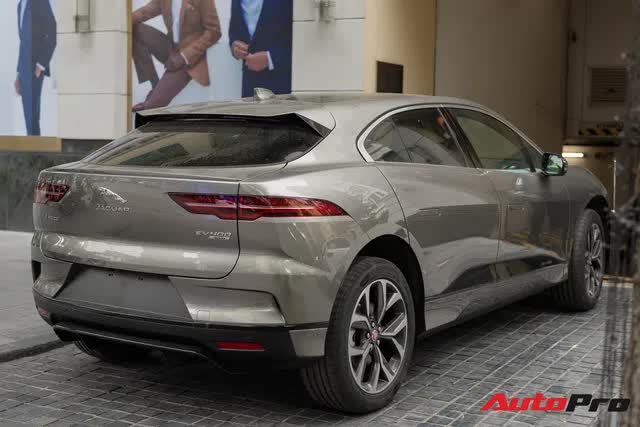 SUV chơi tiền tỷ Jaguar I-Pace đầu tiên về Việt Nam: Tăng tốc 0-100 km/h dưới 5 giây, có sạc nhanh như điện thoại - Ảnh 5.