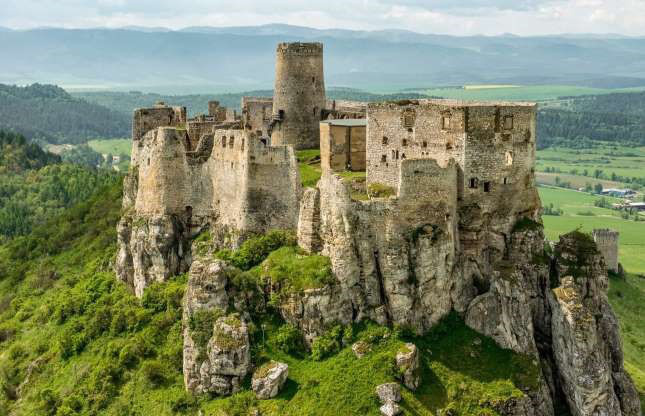 Chuyện ít biết về 7 lâu đài bị bỏ hoang trên thế giới - Ảnh 7.