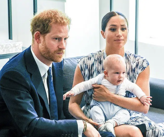 Chương trình của nhà Meghan Markle có bé Archie góp mặt đạt thứ hạng cao nhưng bất ngờ bị ném đá vì chi tiết “động chạm” Nữ Hoàng Anh - Ảnh 3.