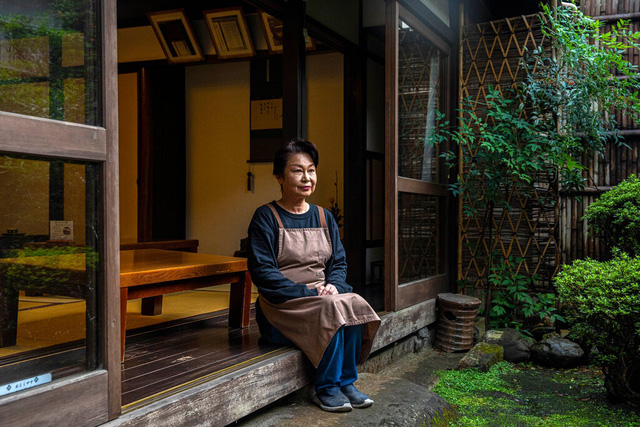 Bí quyết tồn tại qua hơn 1 thiên nhiên kỷ của tiệm bánh mochi nướng ở Nhật Bản: Suốt 1020 năm chỉ làm 1 sản phẩm duy nhất và cố gắng làm thật tốt! - Ảnh 1.