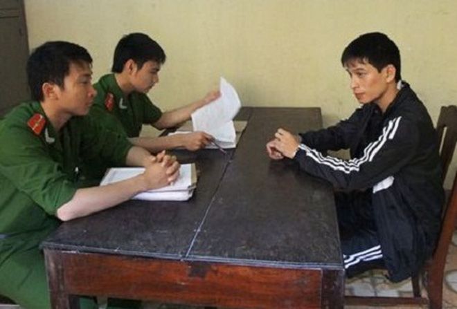 Đại ca giang hồ đánh nạn nhân gãy tay rồi nhét súng vào người chụp ảnh vu khống - Ảnh 1.