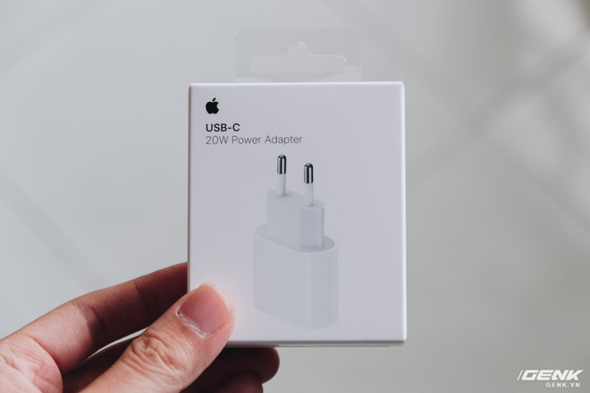 Đánh giá củ sạc Apple 20W đang cháy hàng tại Việt Nam: Giá cao nhưng chẳng có gì nổi trội - Ảnh 2.