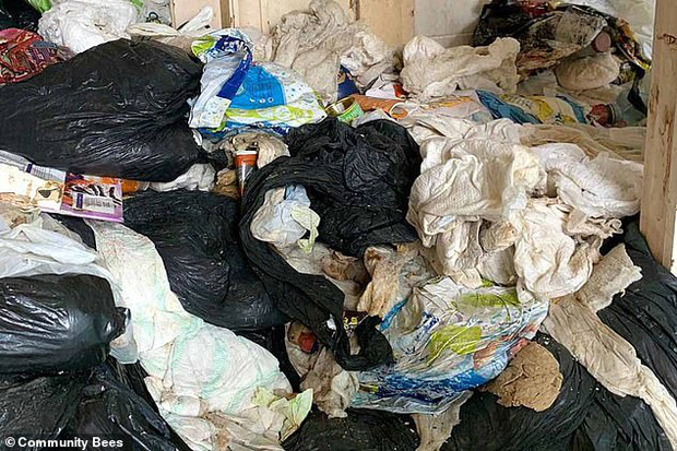 Ngôi nhà tích trữ 27 tấn rác ngồn ngộn suốt 1 thập kỷ, không hề vứt bỏ một lần nào khiến đội dọn dẹp suýt ngã ngửa - Ảnh 1.