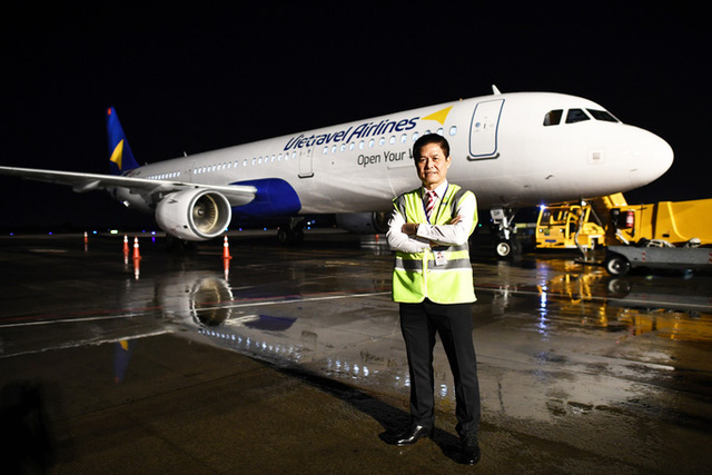 Cận cảnh máy bay đầu tiên và dàn tiếp viên của Vietravel Airlines ở sân bay Tân Sơn Nhất - Ảnh 3.