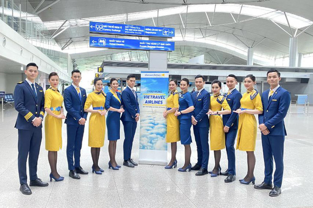 Cận cảnh máy bay đầu tiên và dàn tiếp viên của Vietravel Airlines ở sân bay Tân Sơn Nhất - Ảnh 10.