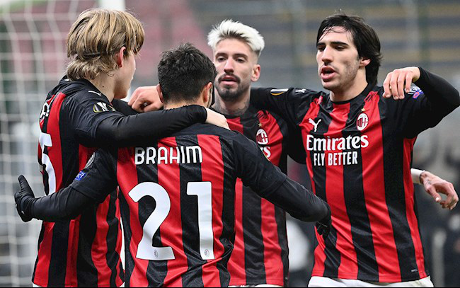 Không cần Ibrahimovic, AC Milan vẫn ngự trị ngôi đầu Serie A - Ảnh 1.