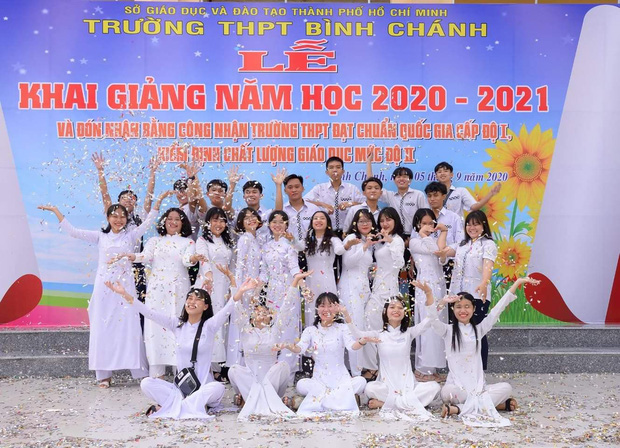 Học hành căng thẳng, cả lớp rủ nhau làm một việc mà ai nhìn vào cũng cười bò - Ảnh 5.