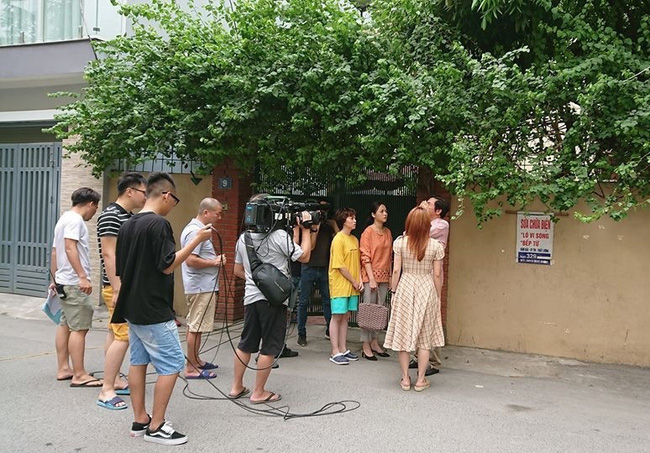 Diễn viên Việt kiệt sức vì đóng phim dưới nắng nóng gay gắt - Ảnh 3.