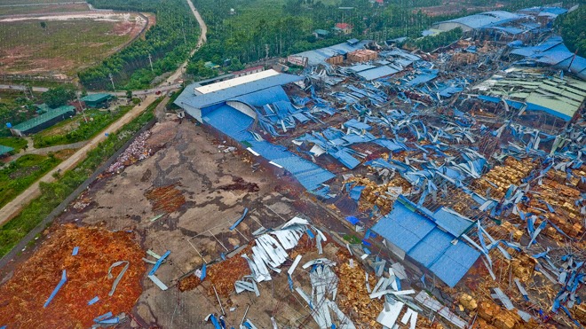Danh tính 3 nạn nhân tử vong trong vụ lốc xoáy làm sập nhà xưởng hơn 2.000m2 ở Vĩnh Phúc - Ảnh 4.
