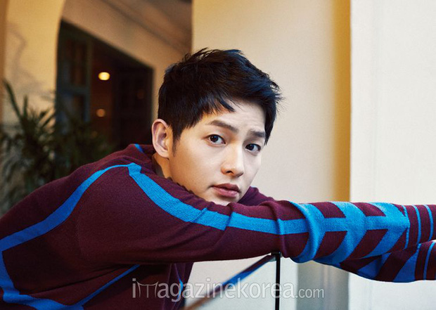 HOT: Rộ tin Song Joong Ki hẹn hò với nữ luật sư sau 1 năm ly hôn Song Hye Kyo, lộ cả bằng chứng qua điện thoại? - Ảnh 1.