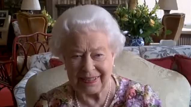 Nữ hoàng Anh gây sốt trong cuộc gọi video trực tuyến đầu tiên với quy tắc đặc biệt, chứng minh đẳng cấp vượt trội - Ảnh 2.